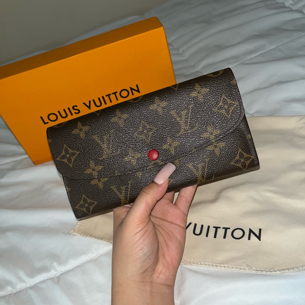 Authentic Louis Vuitton Monogram Emily Long
Bifold Wallet Purse
